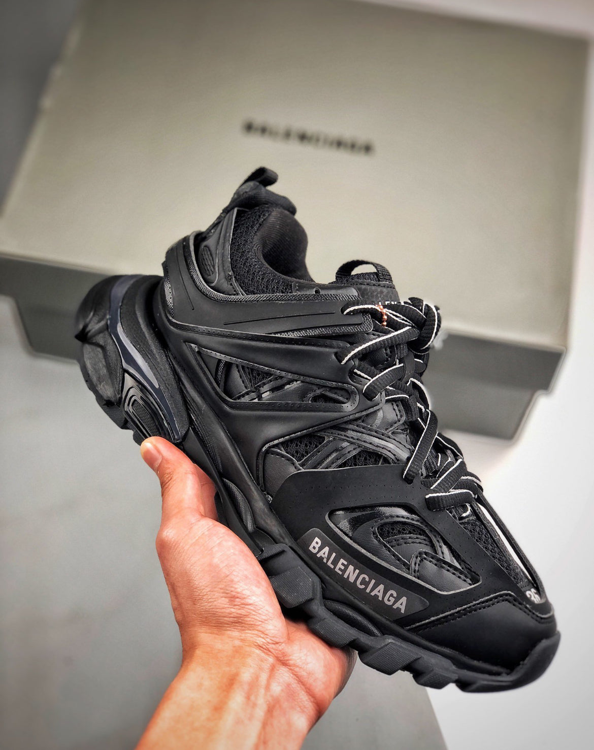 Track Runner Black