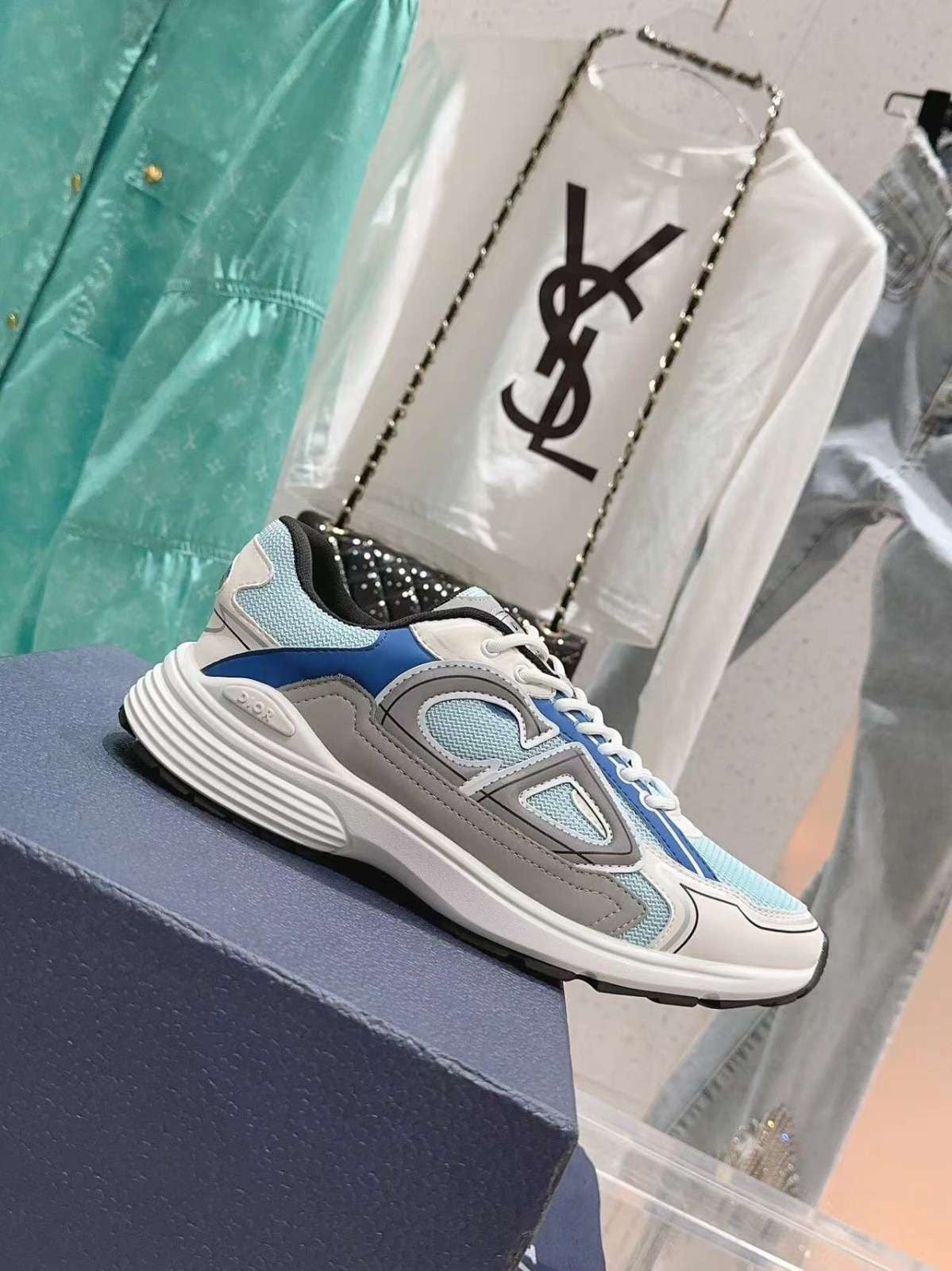 B30s Trainer Blue/White