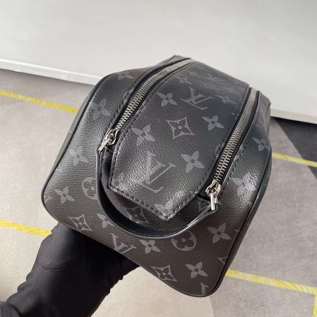 Lv Washbag
