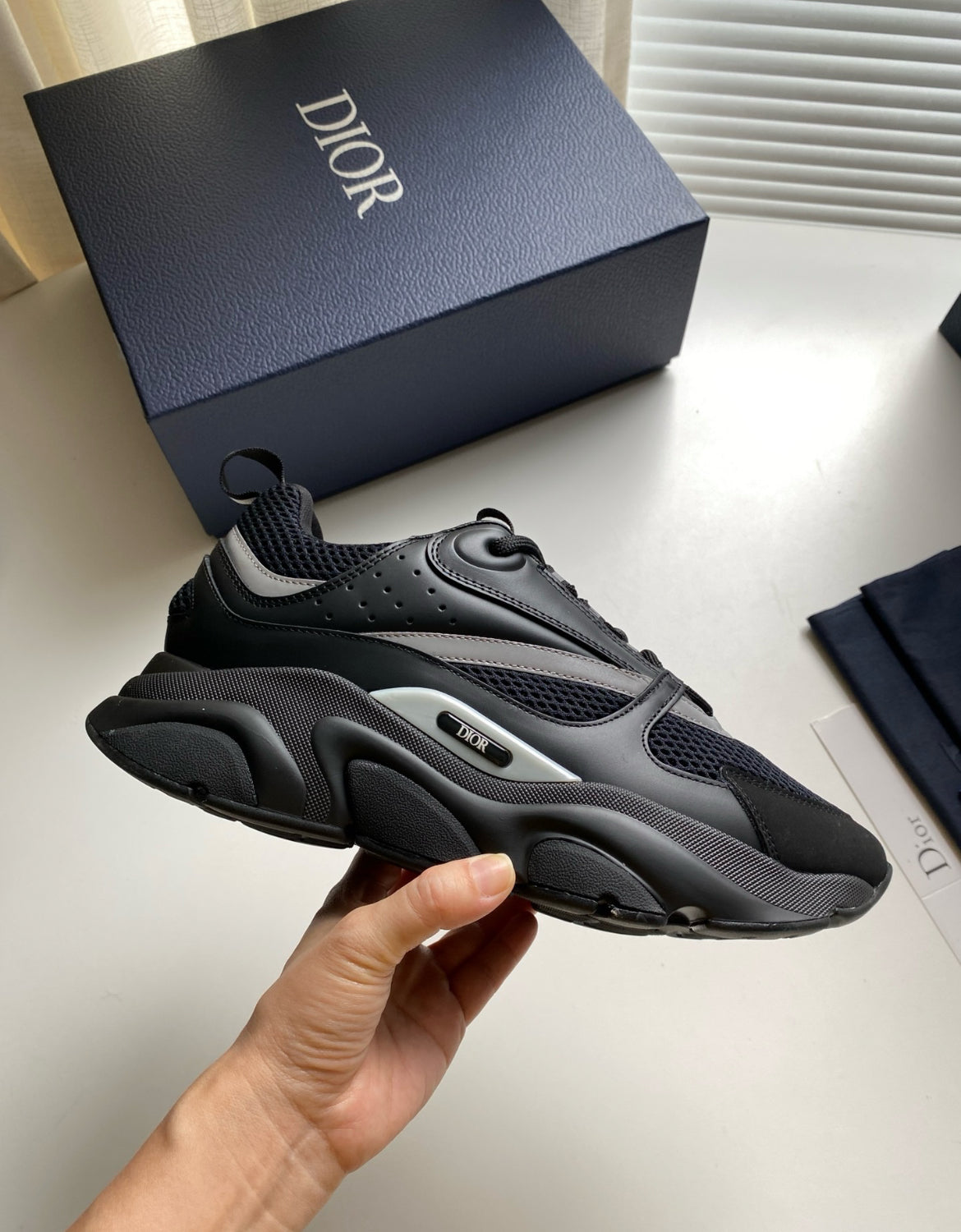 B22s black