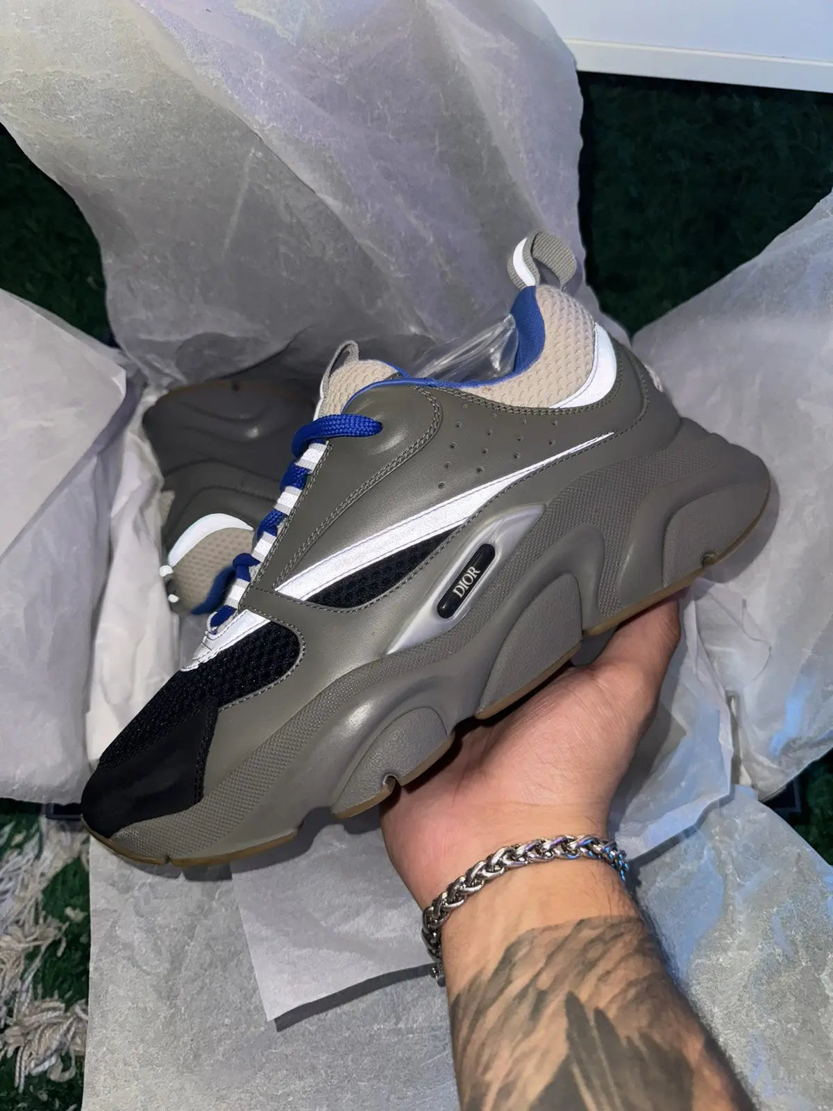 B22s dark grey/blue