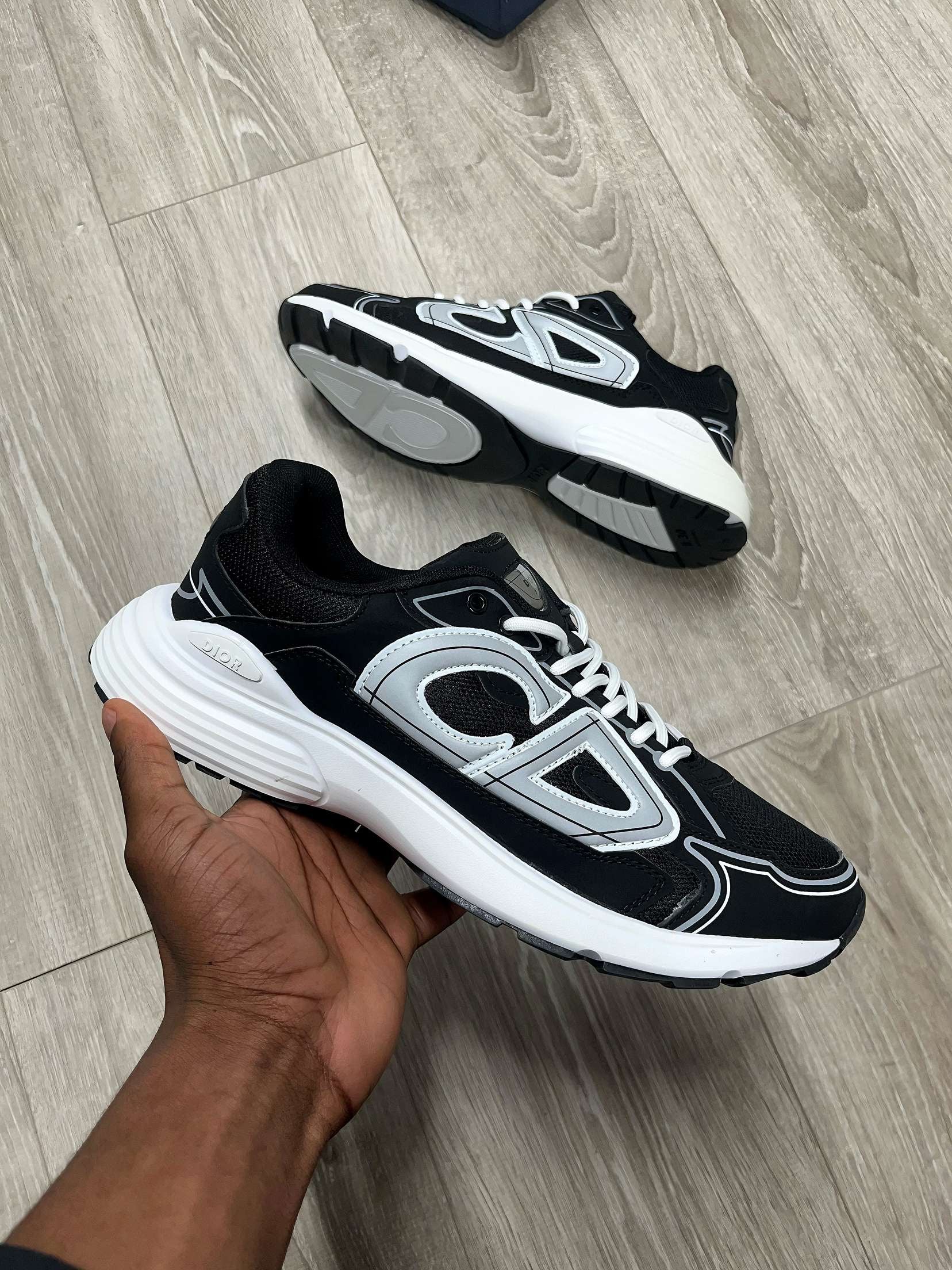 B30 Trainer Black/White