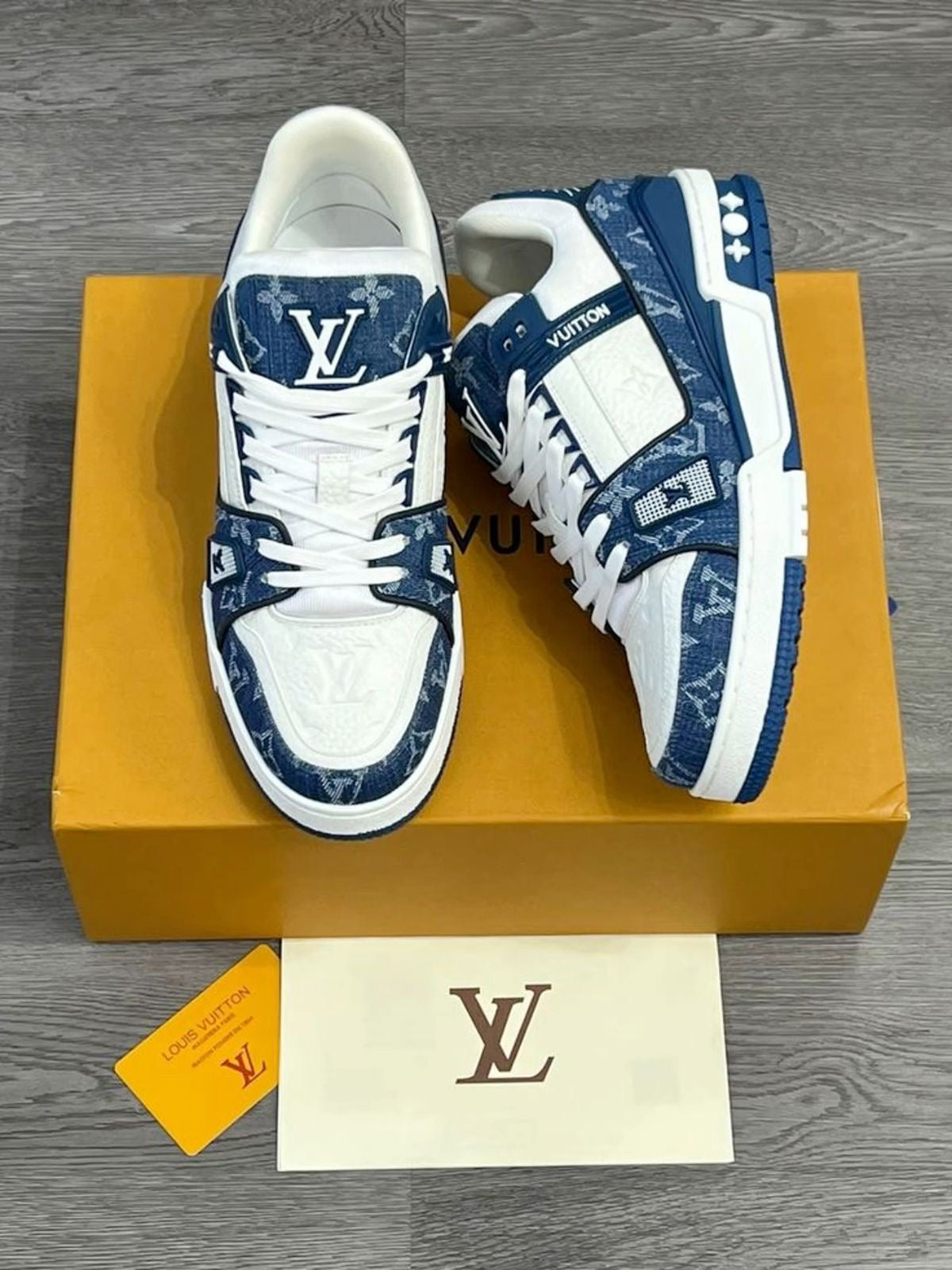 LV trainers white/blue