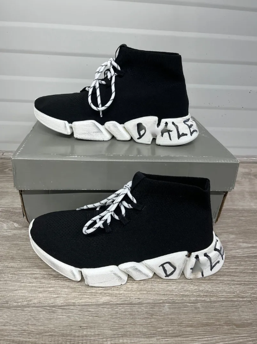 Laced sock runner
